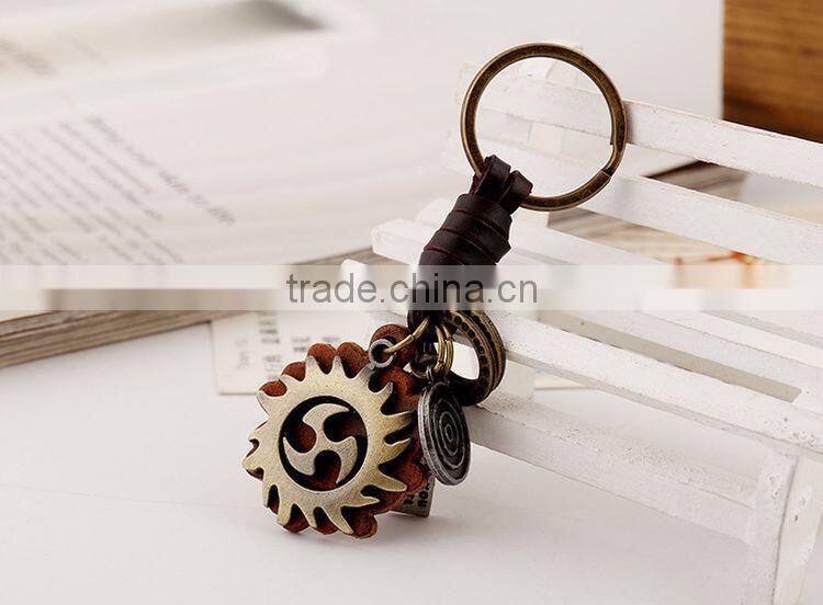 2015 Yiwu Factory Direct Sale Punk Shaped New Design Keychain with Metal Pendant