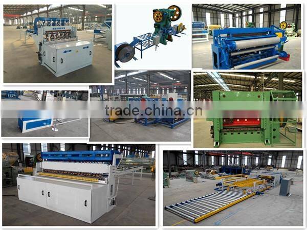 Razor blade barbed wire making machine