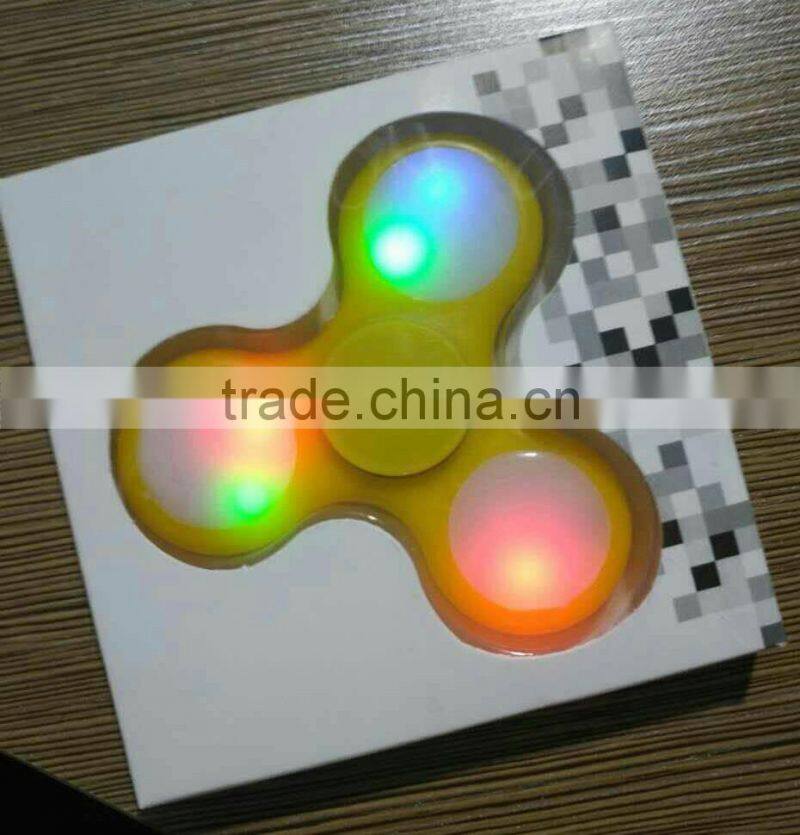 Newest stress relief desk toy hand tri-spinner with led light