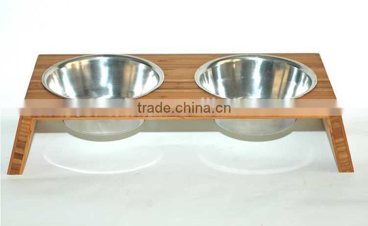 Bamboo pet feeder