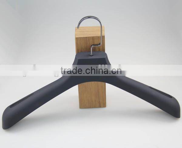 FP-865 Rubber coated plastic jacket hanger with logo