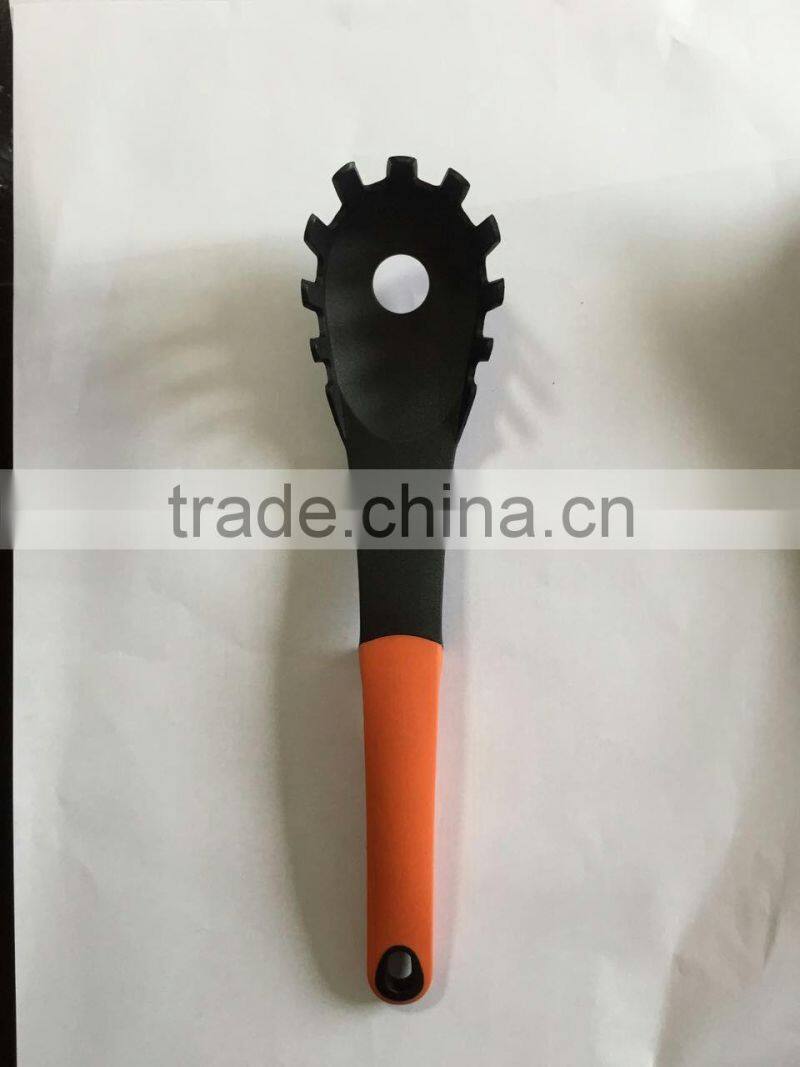 2015 popular sale 6 pcs set nylon kitchen utensils non-stick set with high quality food garde