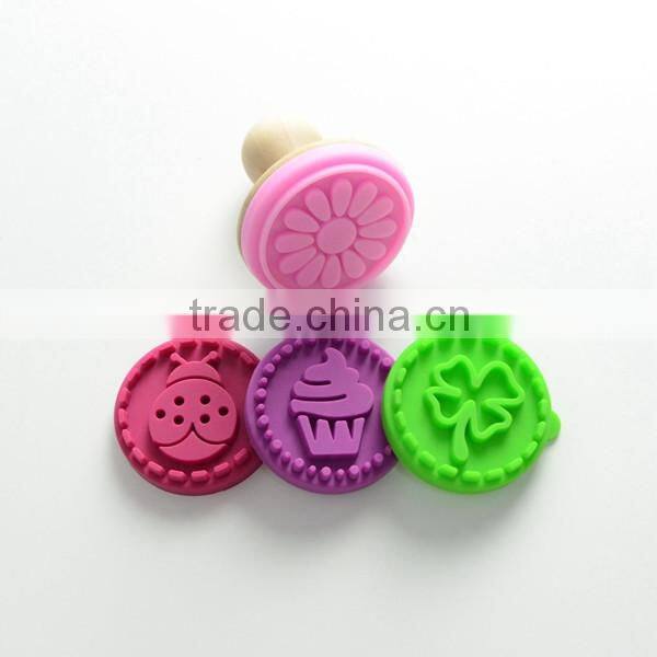 2016 New Design Wooden Handle Eco-friendly Cookie Stamp