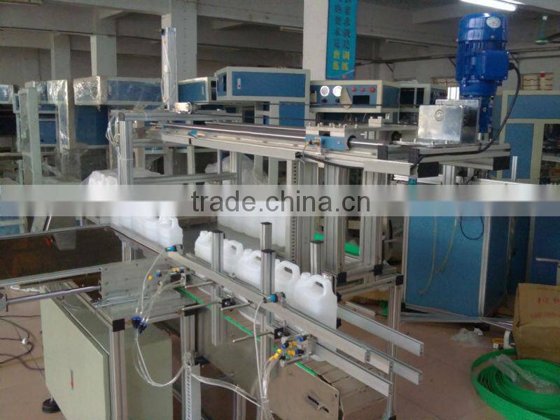 Bottle bagging machine