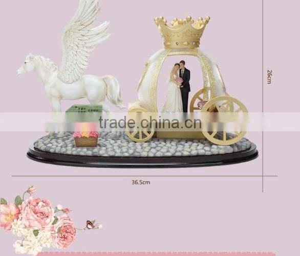 Funny couple wedding polyresin gift