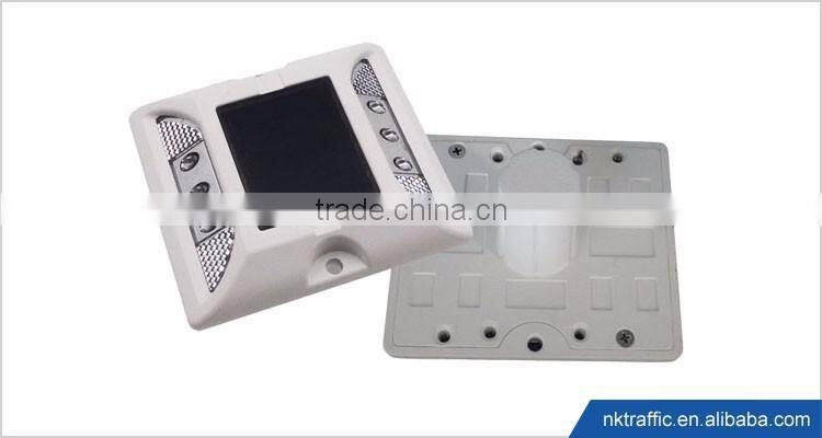 Solar cat eye reflective solar road stud