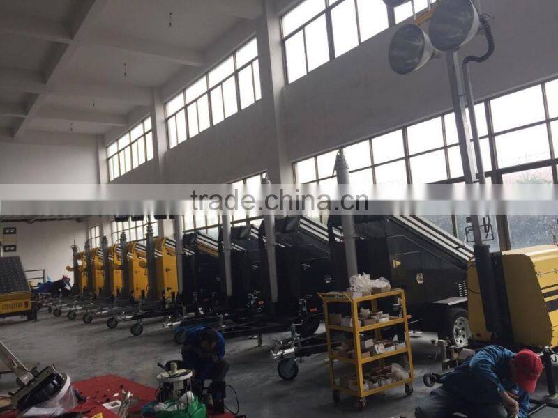 Solar panel light tower for construction