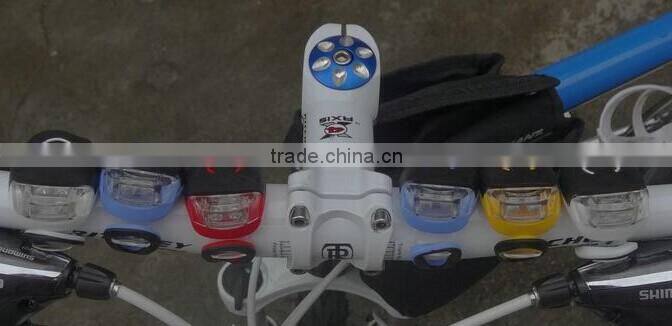 Factory supply battery operated waterproof silicone rubber bike light