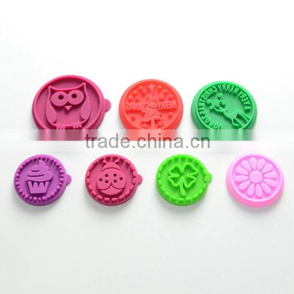 Hot selling food grade silicone cookie stamp with wooden handle