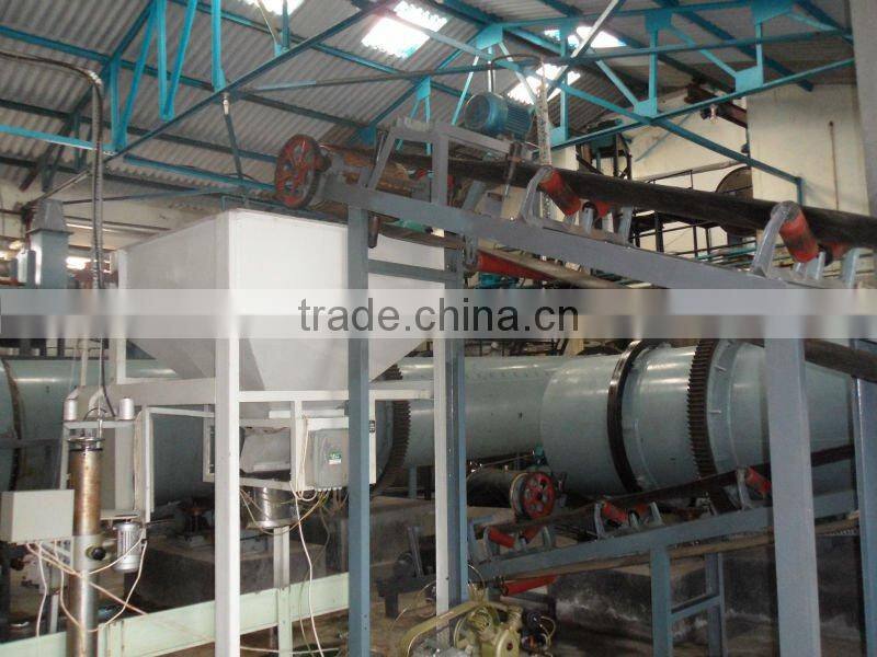 Vertical pulverizer for inorganic fertilizer