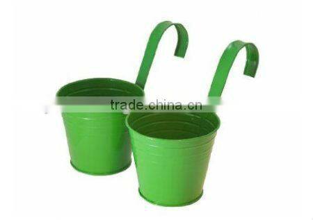 Metal flower planter