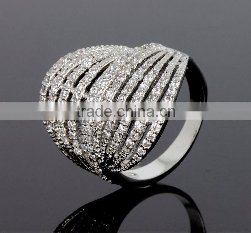 Newest Design Saudi Love 18K Gold Clear Stones Elegant Bridal Jewelry Ring in CZ