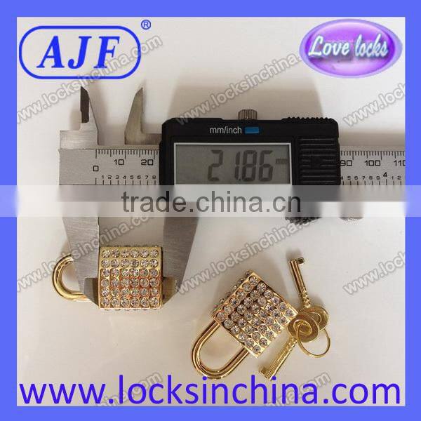 AJF 2015 decorative heart padlocks
