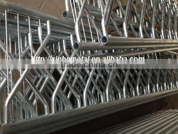 Farm equipment cattle panels diagonal feeder barriers for cow equipment