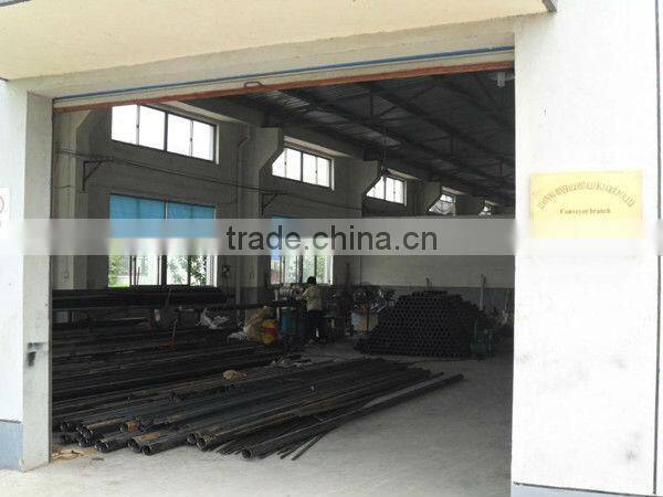 Airport baggage turntable carousel conveyor system