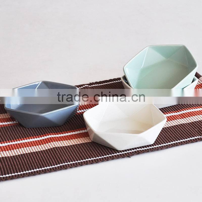 Japanese style ceramic noodles bowl with solid color