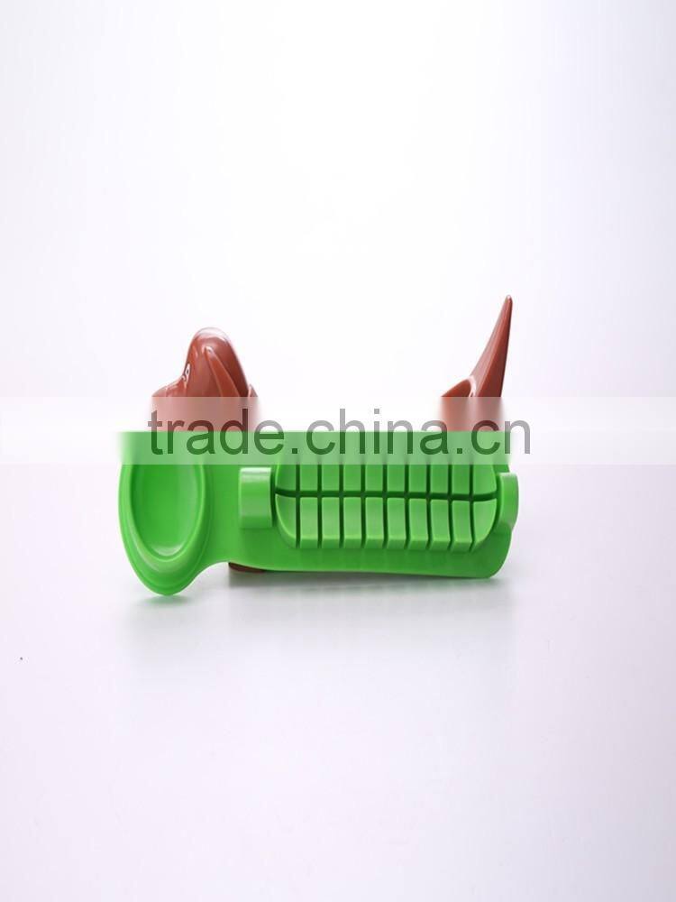 Hot new design Kitchen convenient funny tools plastic slice,Mini Food Hot Dog Slicer/hot dog cutter,Sausage slicer