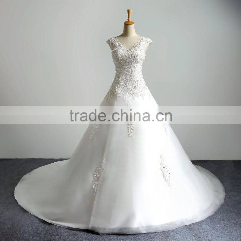 2016 Pearls Beaded Long Sleeve Lace Ball Gown Wedding Dresses
