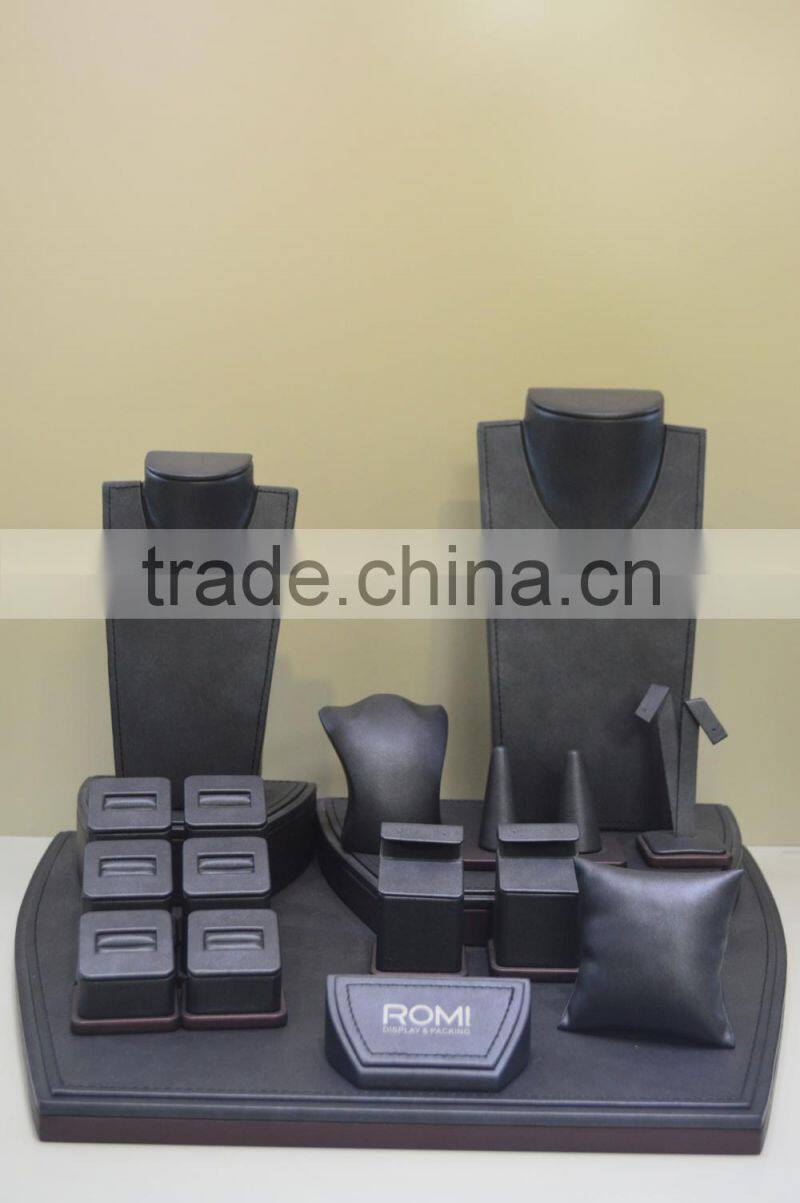 2015 PU leather jewelry display stands small window jewellery props