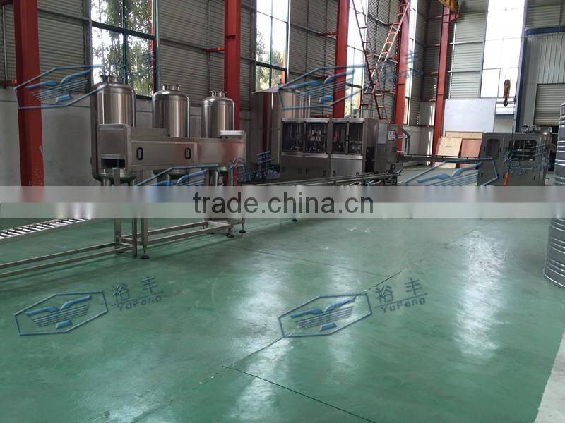 Automatic complete filling line for liquid filling machine