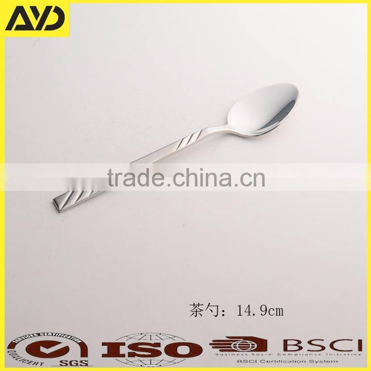 Cutlery Set Comprising 6 knives, 6 forks, 6 dessert spoons, 6 teaspoons