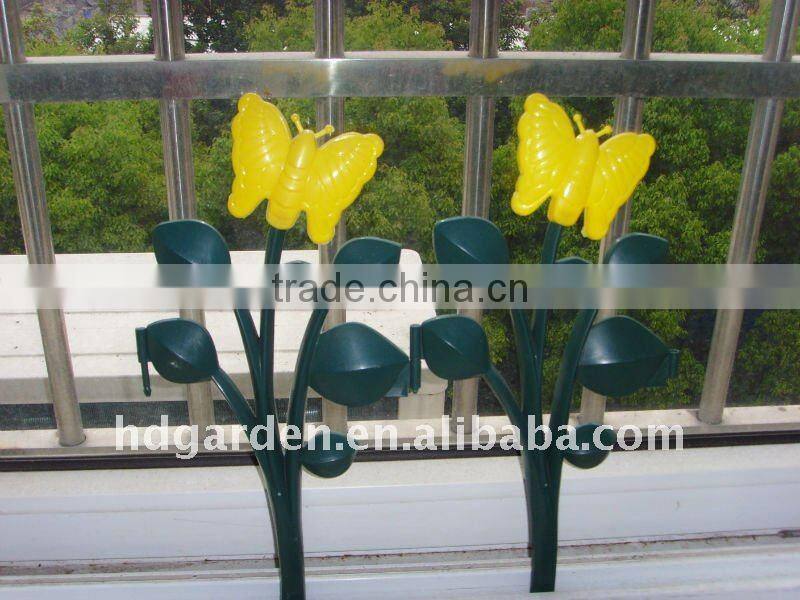 Garden plastic heart-shaped fence