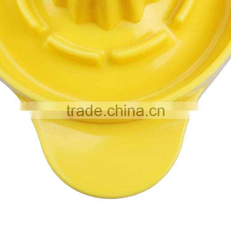 high quality manual plastic lemon squeezer with scale