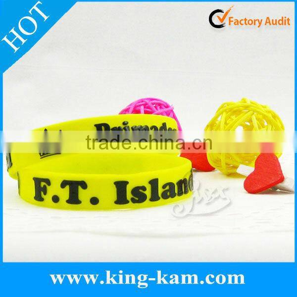 silicone wristbands maker