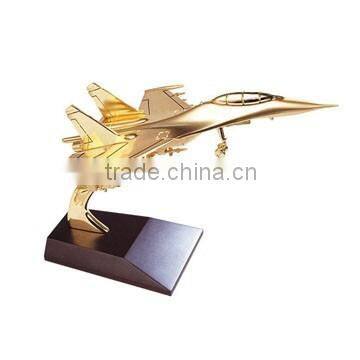 Wholesale cheap Zinc alloy material airplane models with wooden base for office decoration