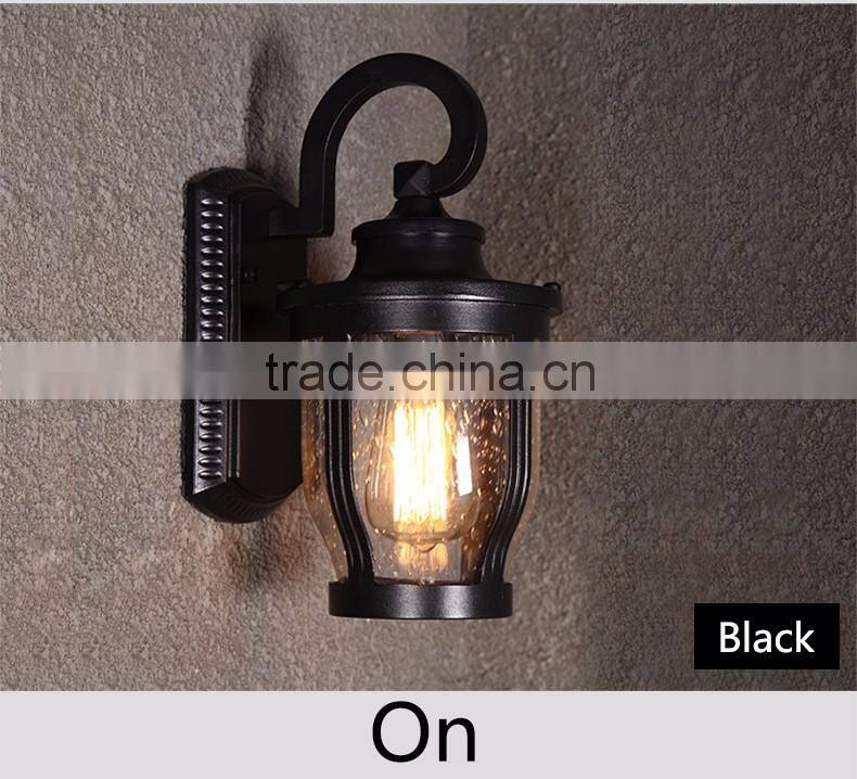 Outdoor Antique Lamp Post Garden Lamp Powered LED Lantern Hanging Outdoor Garden Coach Lantern Lamp
