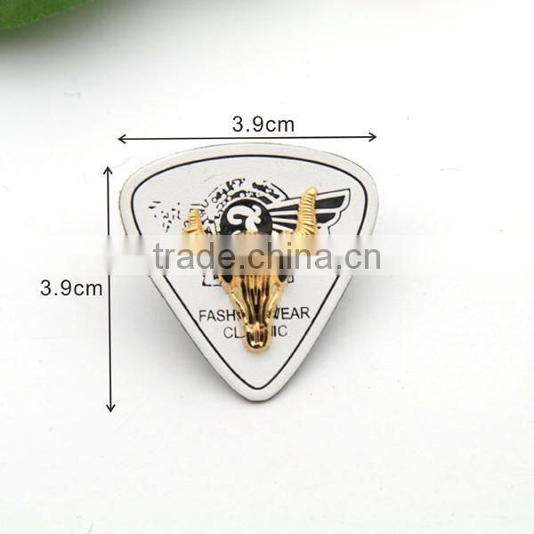 White PU leather sew on patches with gold metal plates fashion clothing label for jeans/jacket PLB-013