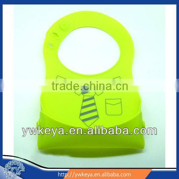 Selling new style cute silicone baby bibs with different logo printed