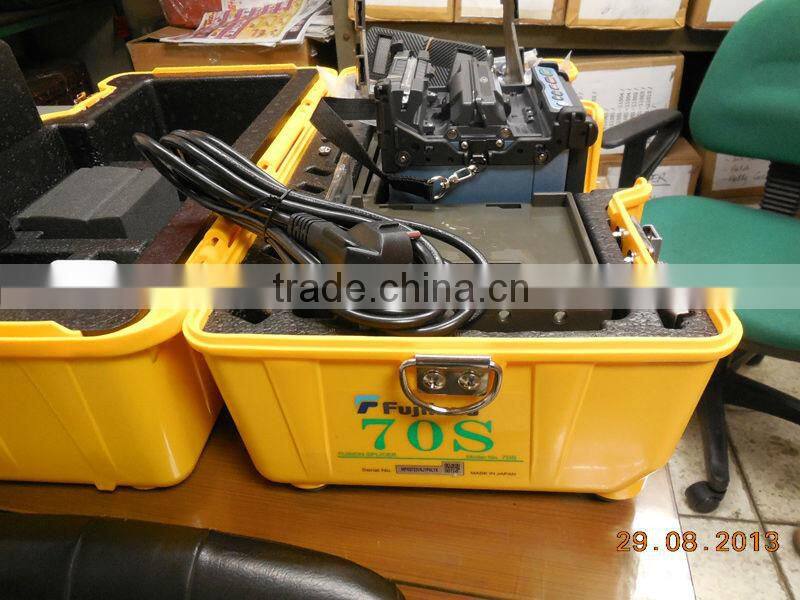 Japan Fujikura 70s fusion splicer with CT-06 cleaver BTR-09 battery price