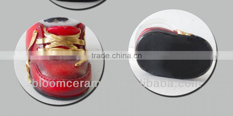 Hot selling christmas decorative resin water globe