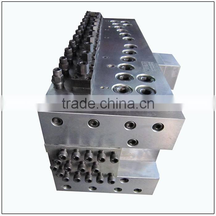 The lowest price PP hollow grid board plastic extrusion mould