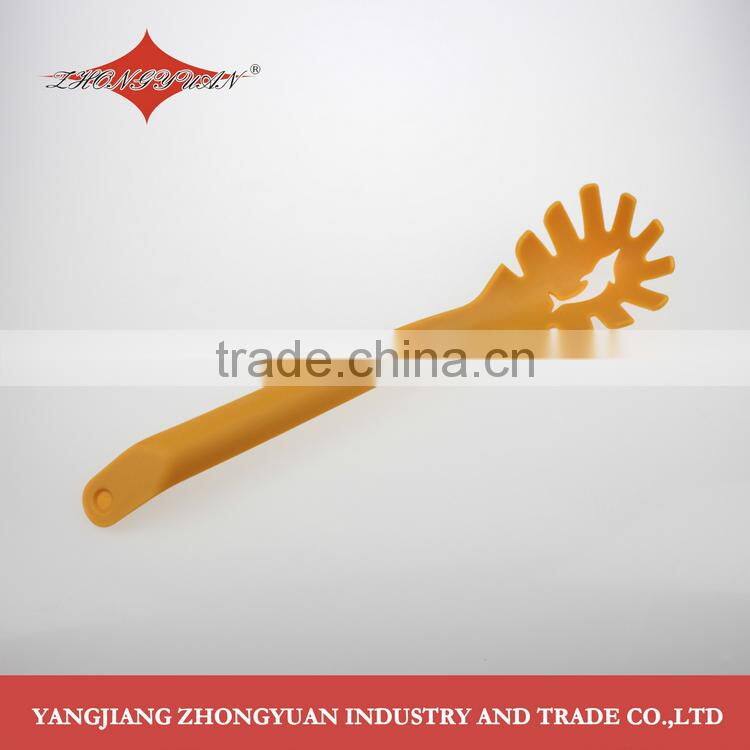 Non-stick plastic nylon shark shaped pancake turner for kitchenware