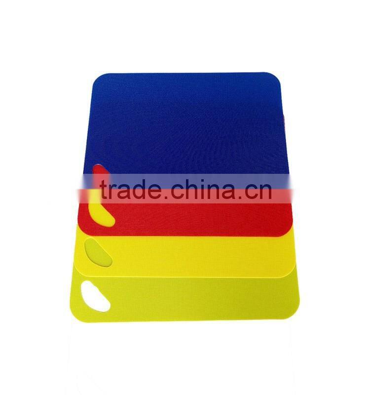 2016 hot selling antimicrobial non slip flexible pp chopping board cutting board set