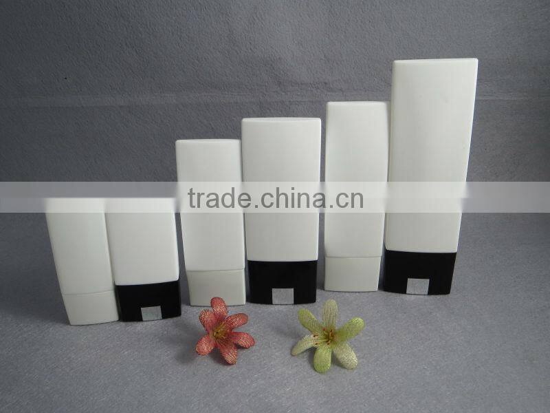 plastic cosmetic lotion bottle with plastic plug