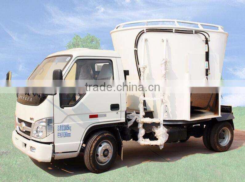 auto hydraulic 4x4 driven feed mixer truck/self loading mixer feeder