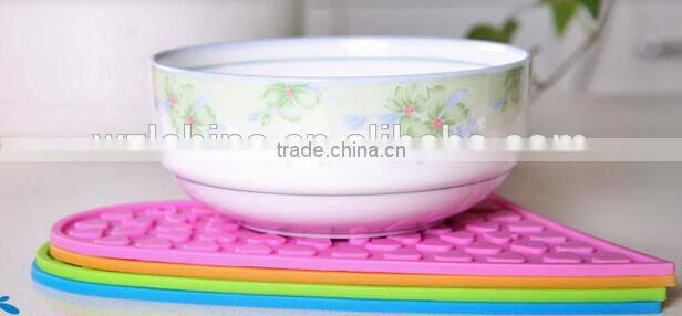 Wholesale new creative love heat pad anti-scald restaurant placemats silicone coasters