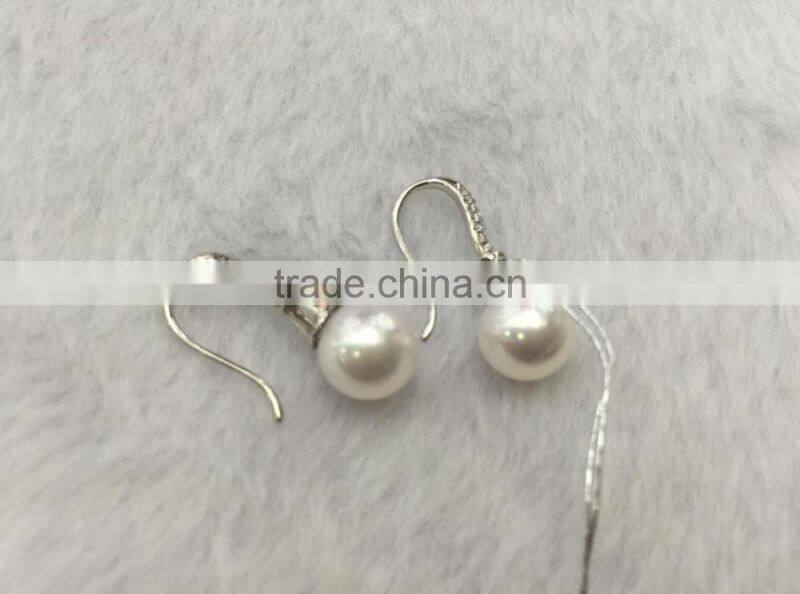 7.5-8mm white Akoya pearl with 14k white gold hook earring