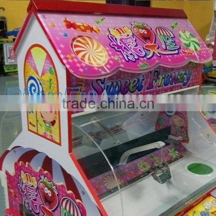 2016 newest hot sell coin operate arcade chilrdren candy claw machine house machine of price promotion sale
