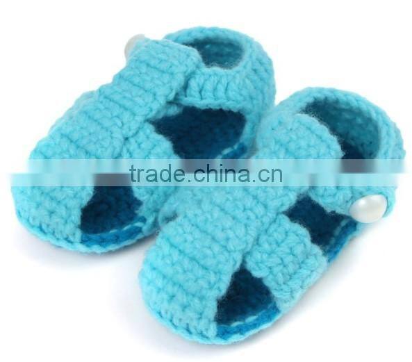 Handmade cozy barefoot baby sandals crochet pattern
