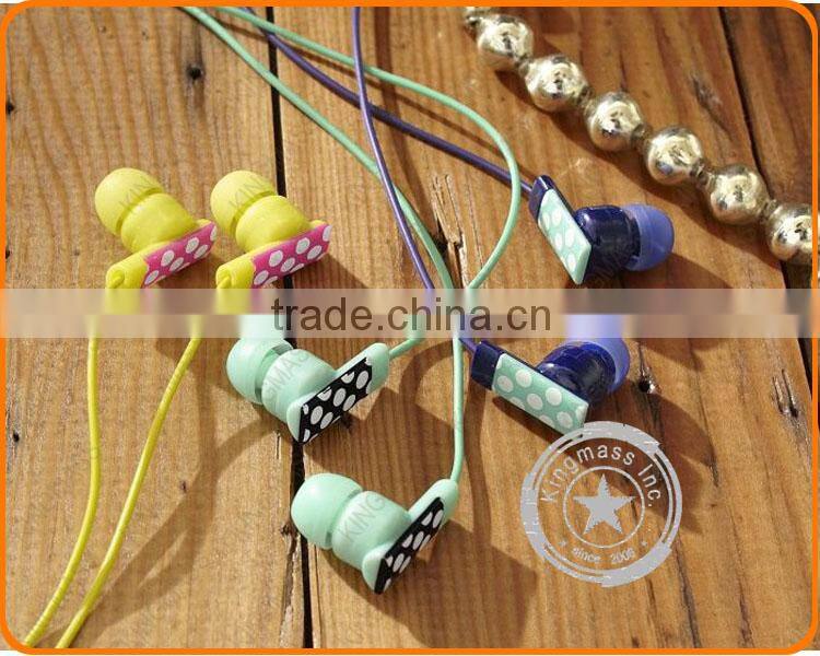 In ear noise reduction headphones with leopard pattern