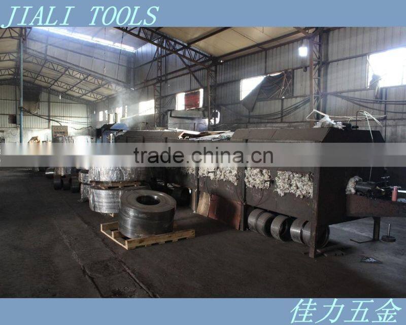 High carbon steel putty knife / construction tool