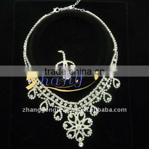 fashion jeweled necklace set