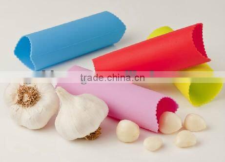 Various Color Easy Kitchen Tool Magic Silicone Garlic Peeler