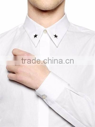 Men white business shirt with star print on the neck