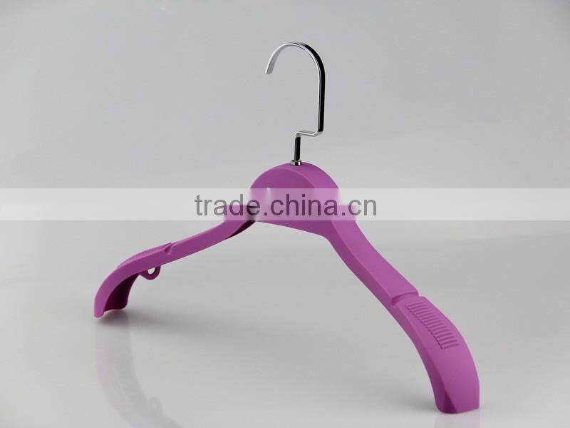 HA6970 fashionable purple rubber coating custom branded coat hanger