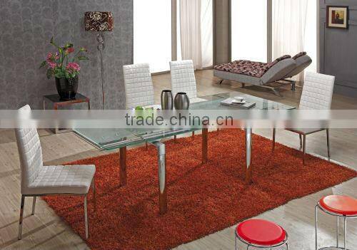 round dining table